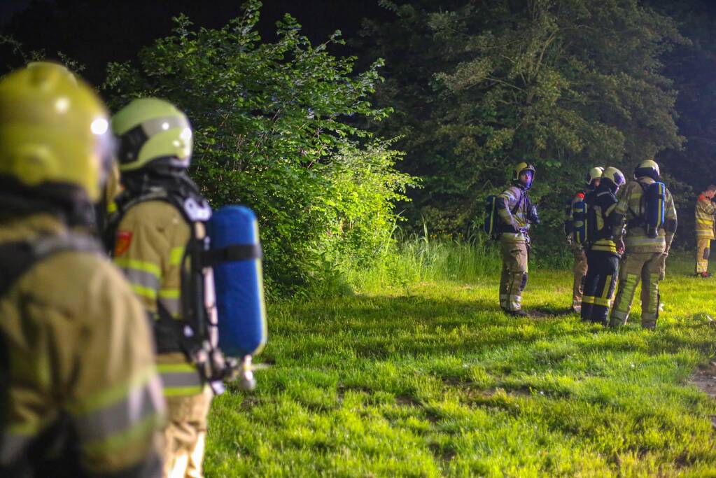 Flatwoning onbewoonbaar door grote uitslaande brand