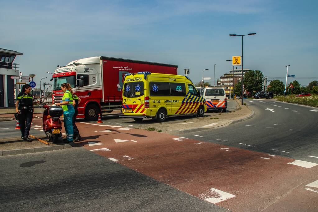 Bestuurder motorfiets gaat onderuit