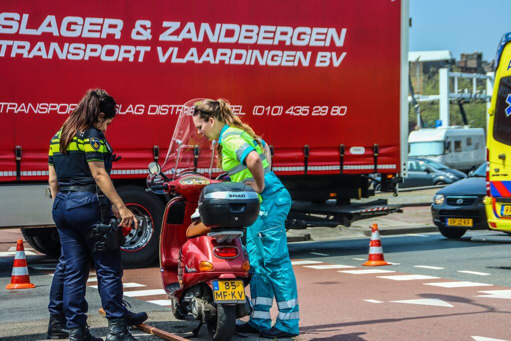 Bestuurder motorfiets gaat onderuit