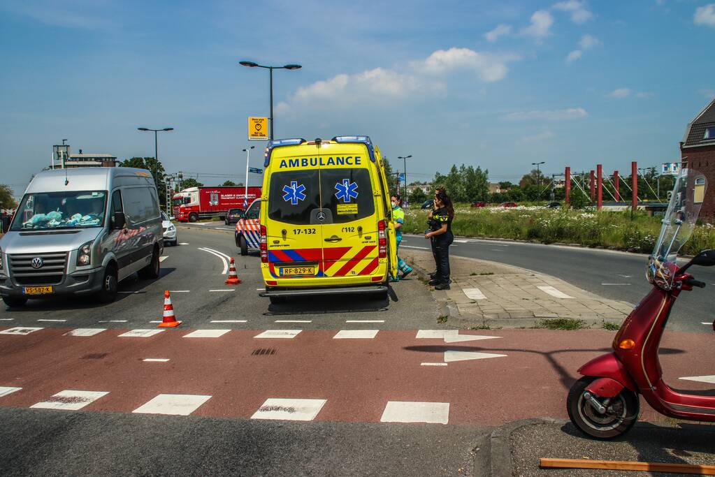 Bestuurder motorfiets gaat onderuit