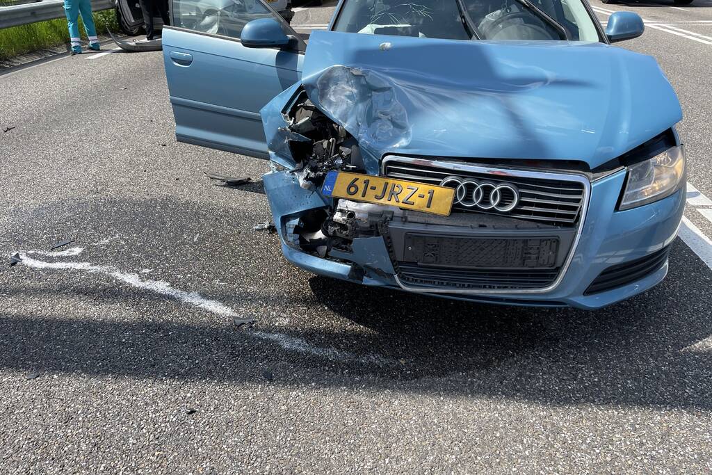 Flinke schade bij botsing op kruising