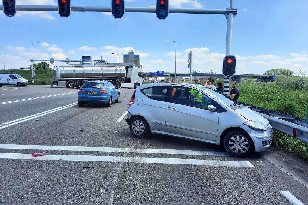 Flinke schade bij botsing op kruising