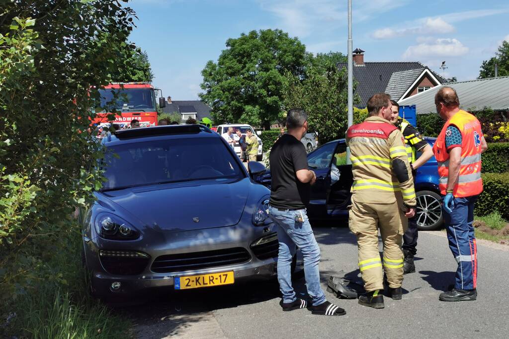 Gewonde bij botsing tussen twee auto's