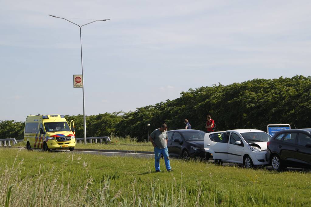 Persoon gewond na ongeval met personenauto