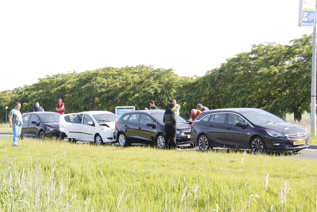 Persoon gewond na ongeval met personenauto