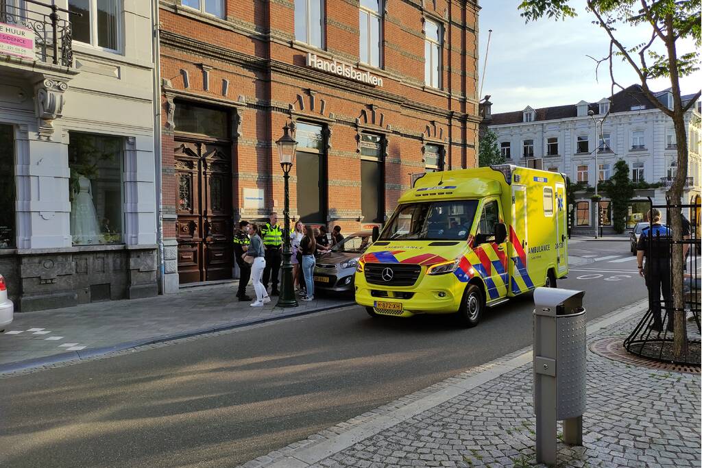 Persoon gewond bij aanrijding tussen twee auto's