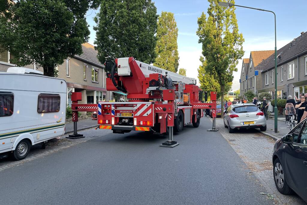 Brandweer redt hond bij brand in schuur