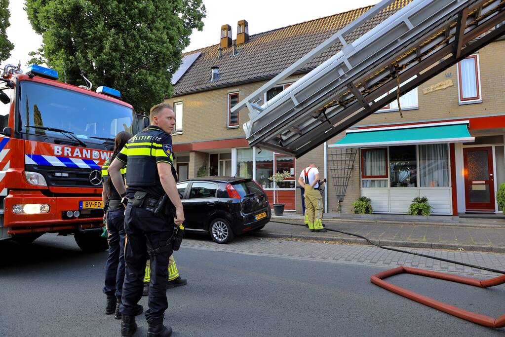 Brandweer redt hond bij brand in schuur