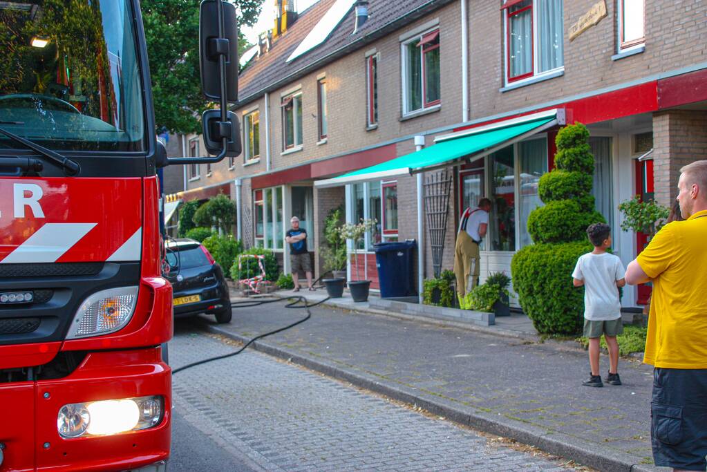 Brandweer redt hond bij brand in schuur