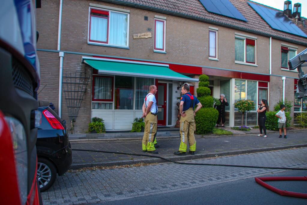 Brandweer redt hond bij brand in schuur