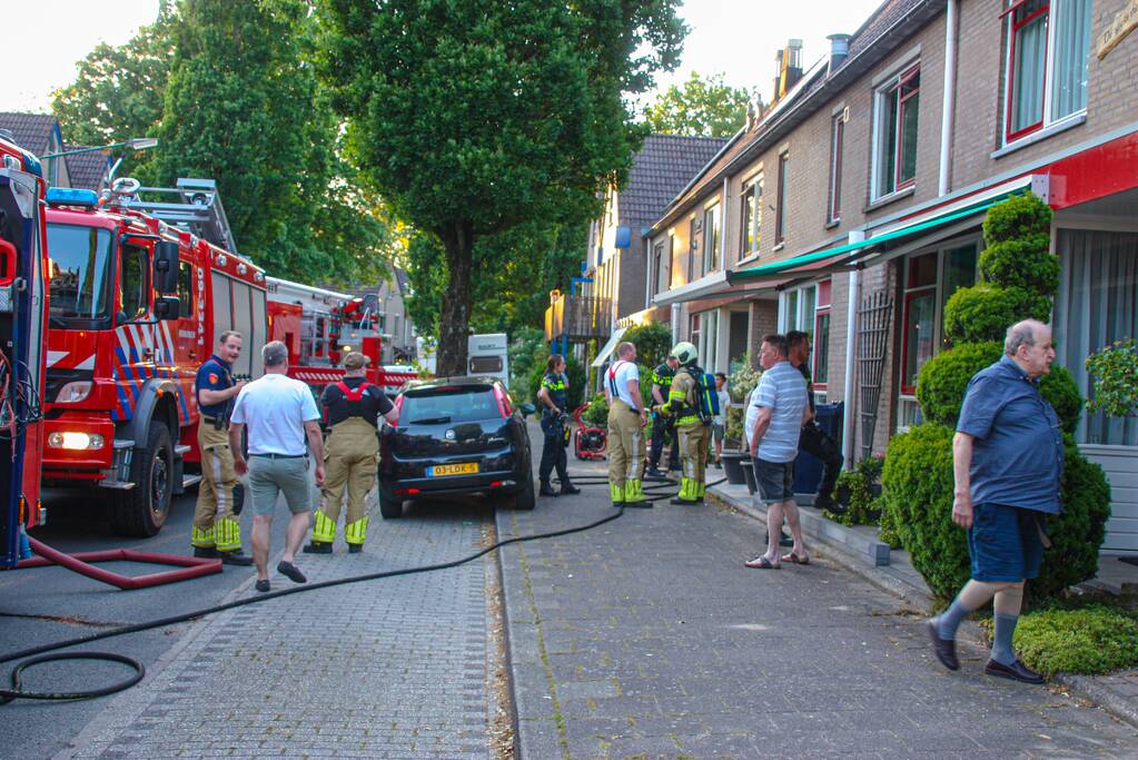 Brandweer redt hond bij brand in schuur