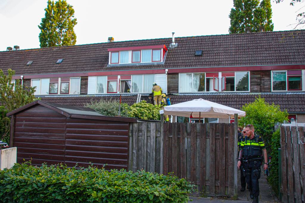 Brandweer redt hond bij brand in schuur