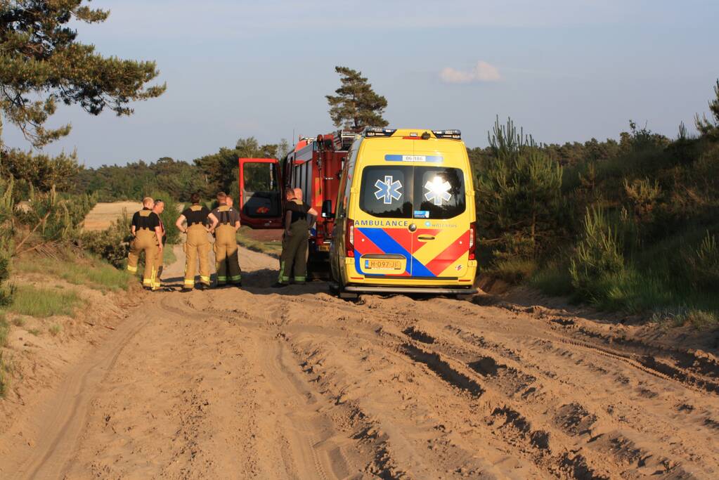 Ambulance rijdt zich vast op oefenterrein