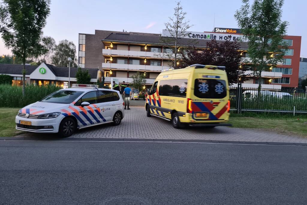 Zwaargewonde mannen in hotelkamer aangetroffen