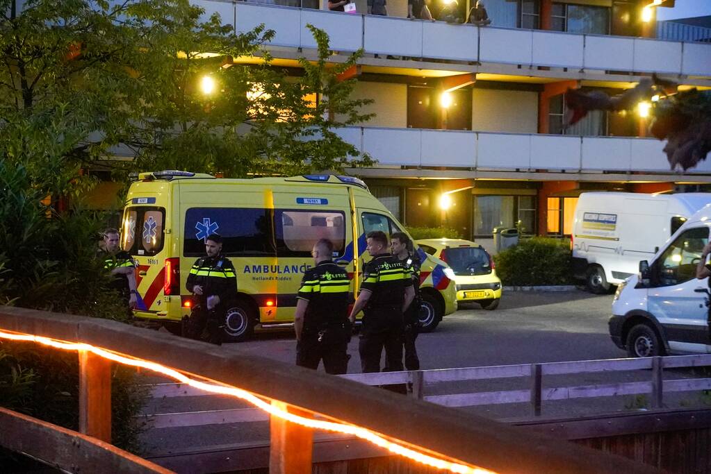 Zwaargewonde mannen in hotelkamer aangetroffen