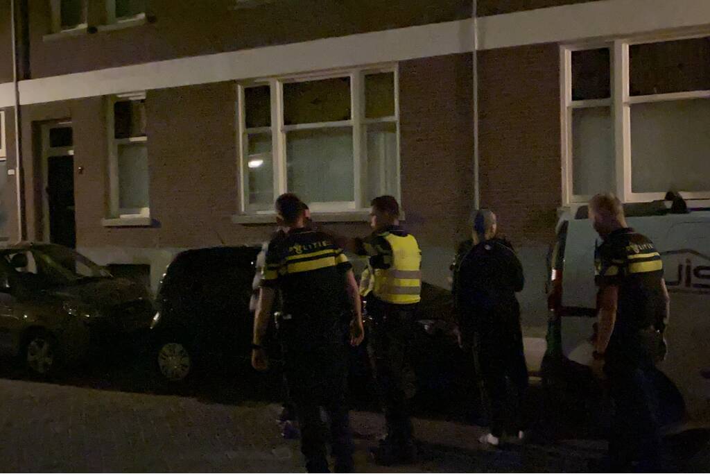 Twee aanhoudingen na achtervolging personenauto met schade