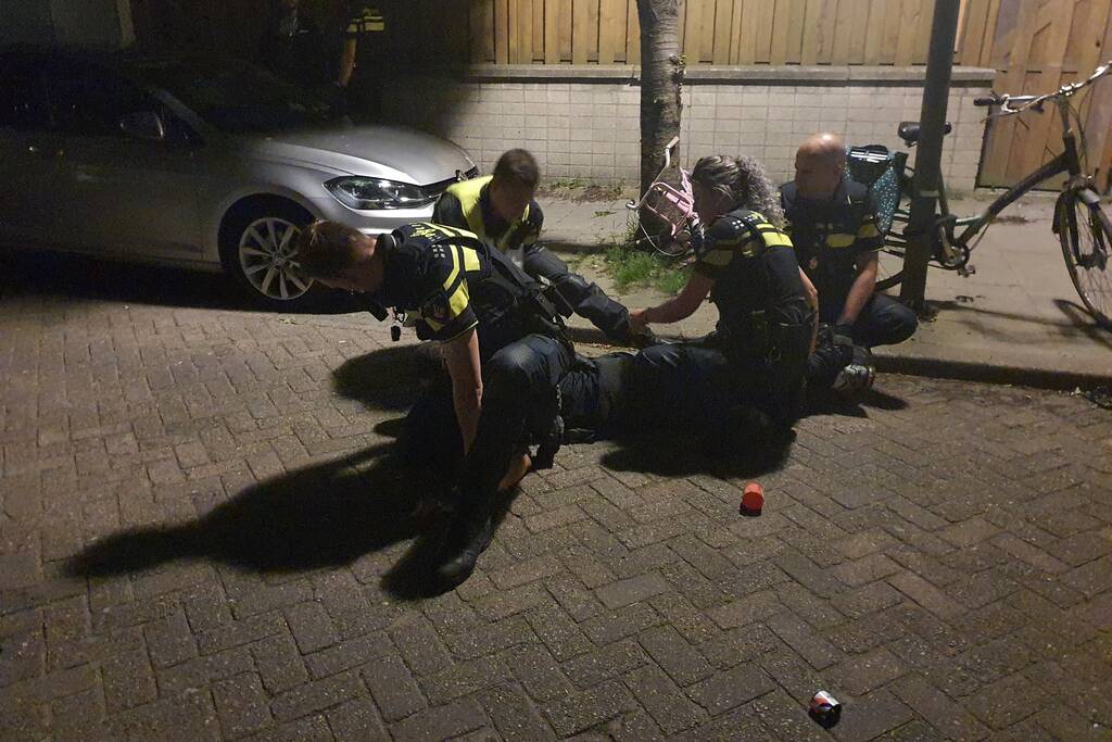 Twee aanhoudingen na achtervolging personenauto met schade