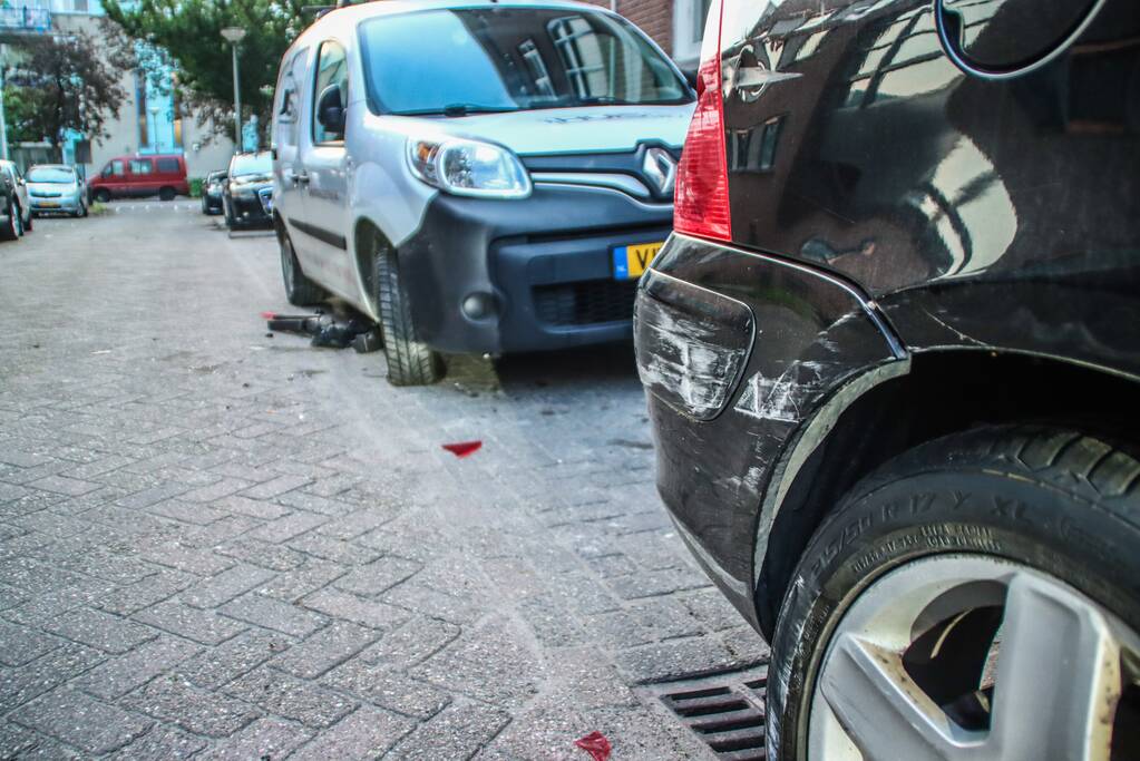 Twee aanhoudingen na achtervolging personenauto met schade