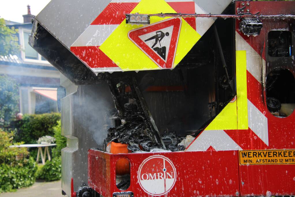 Voertuig afvalverwerker Omrin vat vlam