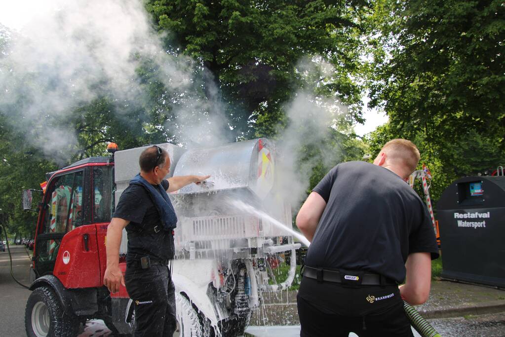 Voertuig afvalverwerker Omrin vat vlam