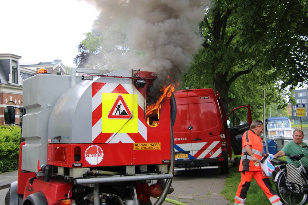 Voertuig afvalverwerker Omrin vat vlam