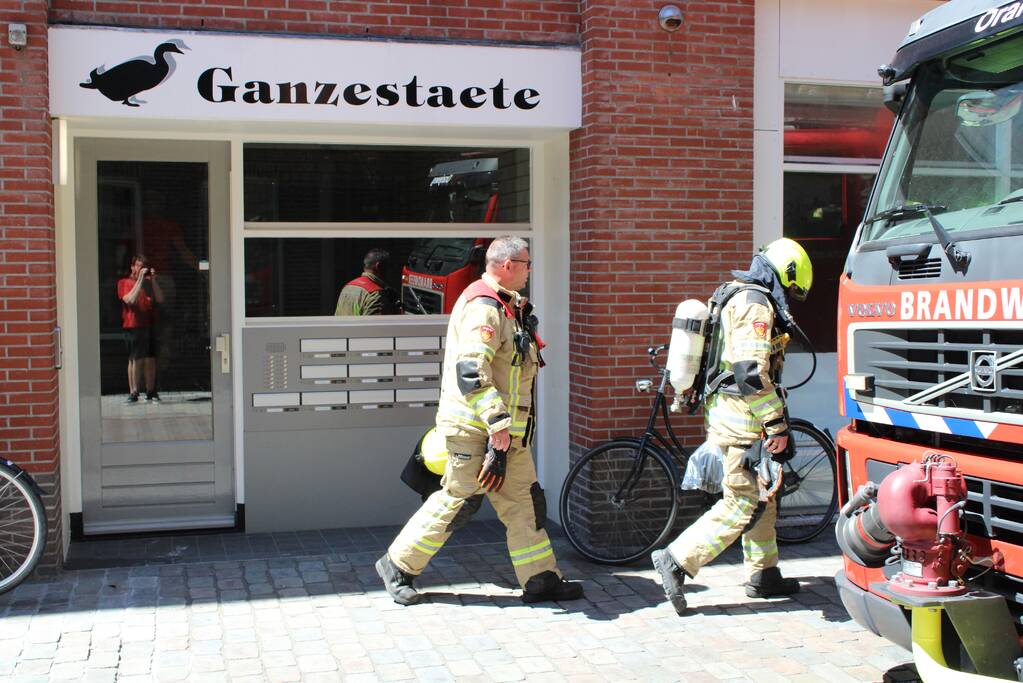 Brandweer doet onderzoek naar mogelijk rook in woning