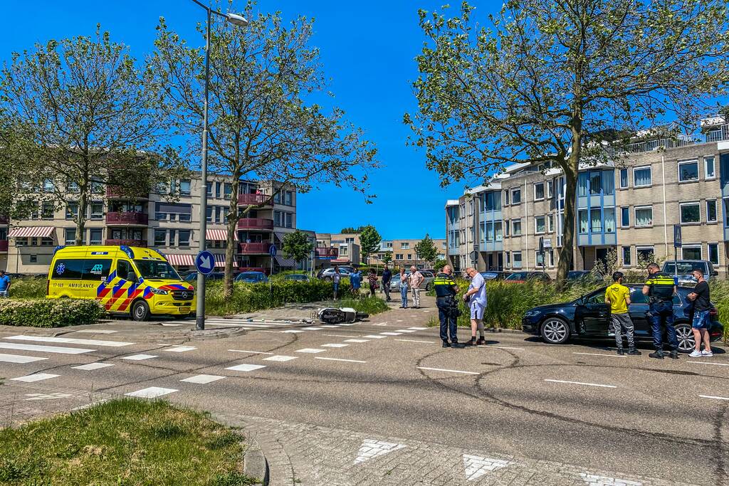 Scooter aangereden door personenauto