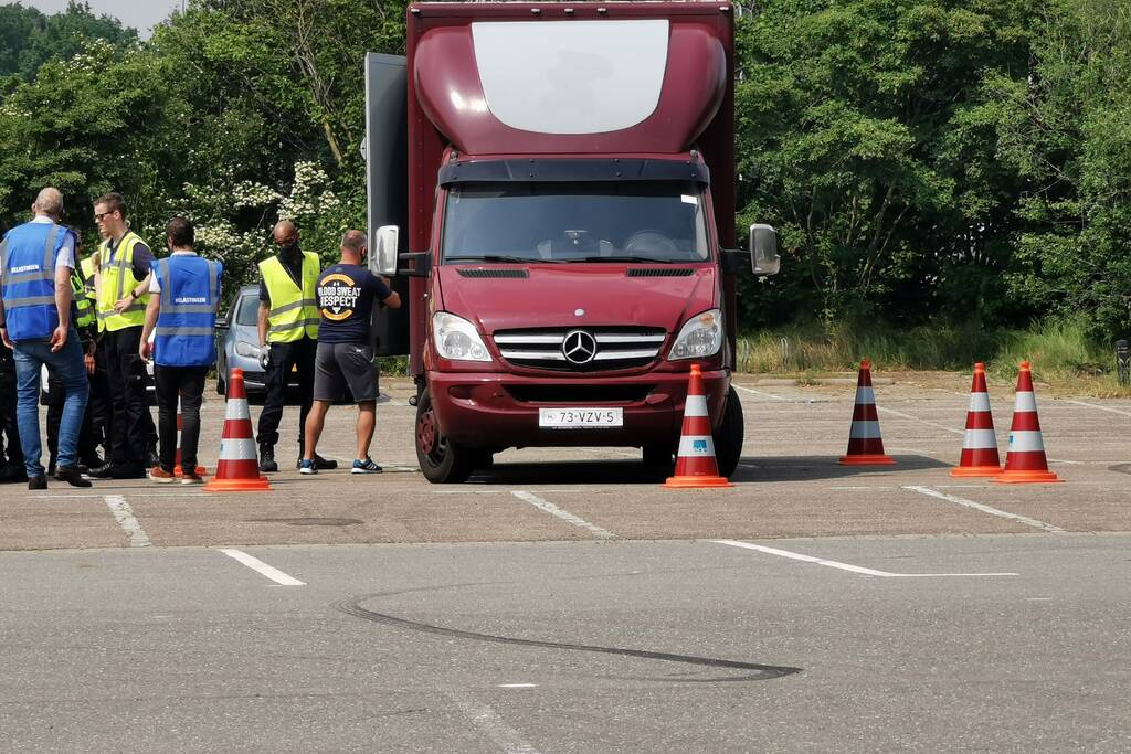 Grootscheepse controle door politie, douane en gemeente