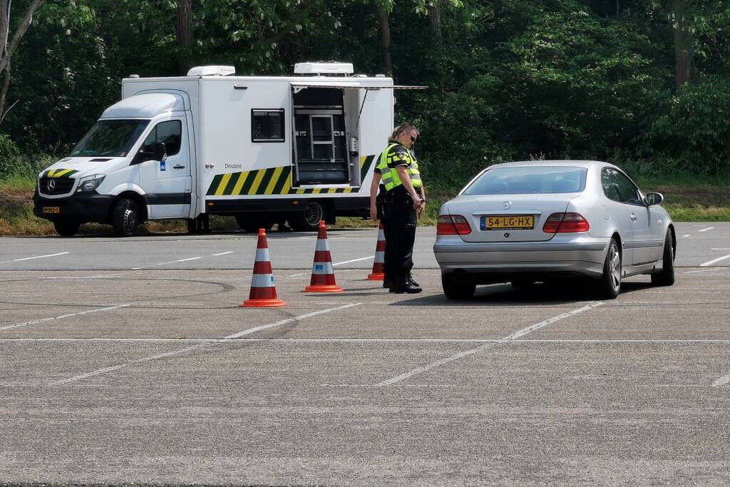 Grootscheepse controle door politie, douane en gemeente