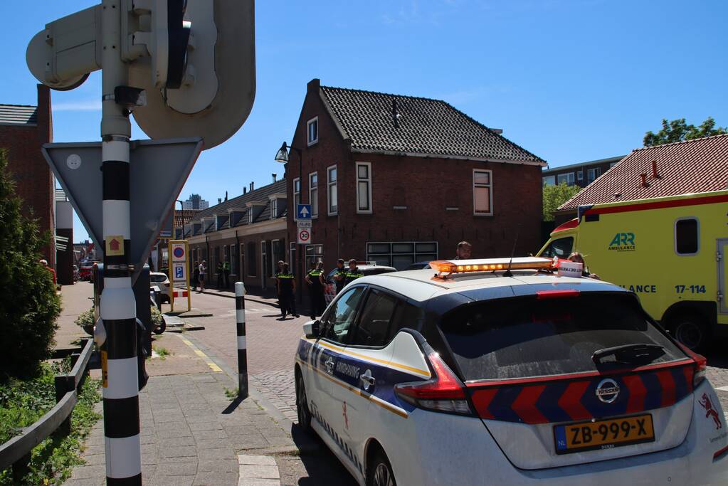 Enorme rookwolken bij zeer grote brand in woning