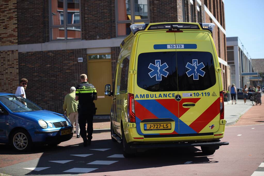 Scooterrijder gewond bij botsing met auto op kruising