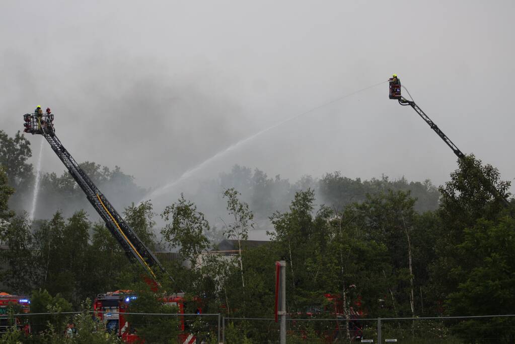 Uitslaande brand in loods waar drugsafval werd gevonden