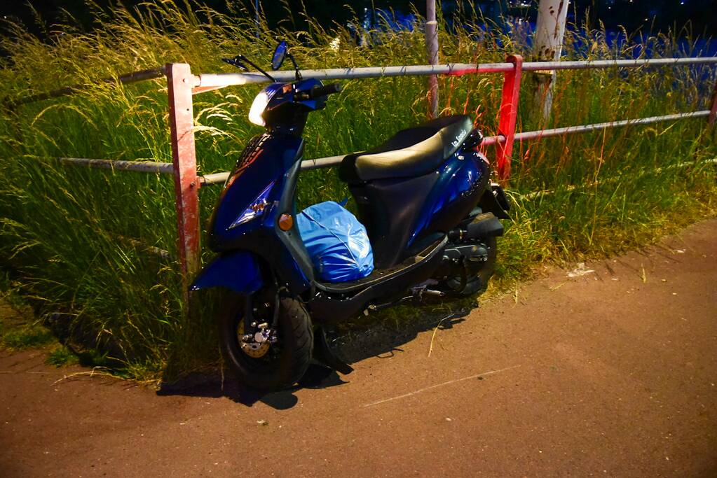 Scooterrijder zwaargewond bij botsing met vangrail Spijkenisserbrug