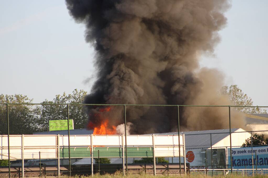 Uitslaand brand in bedrijfspand