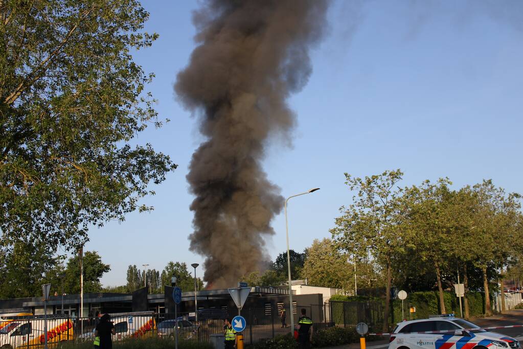 Uitslaand brand in bedrijfspand