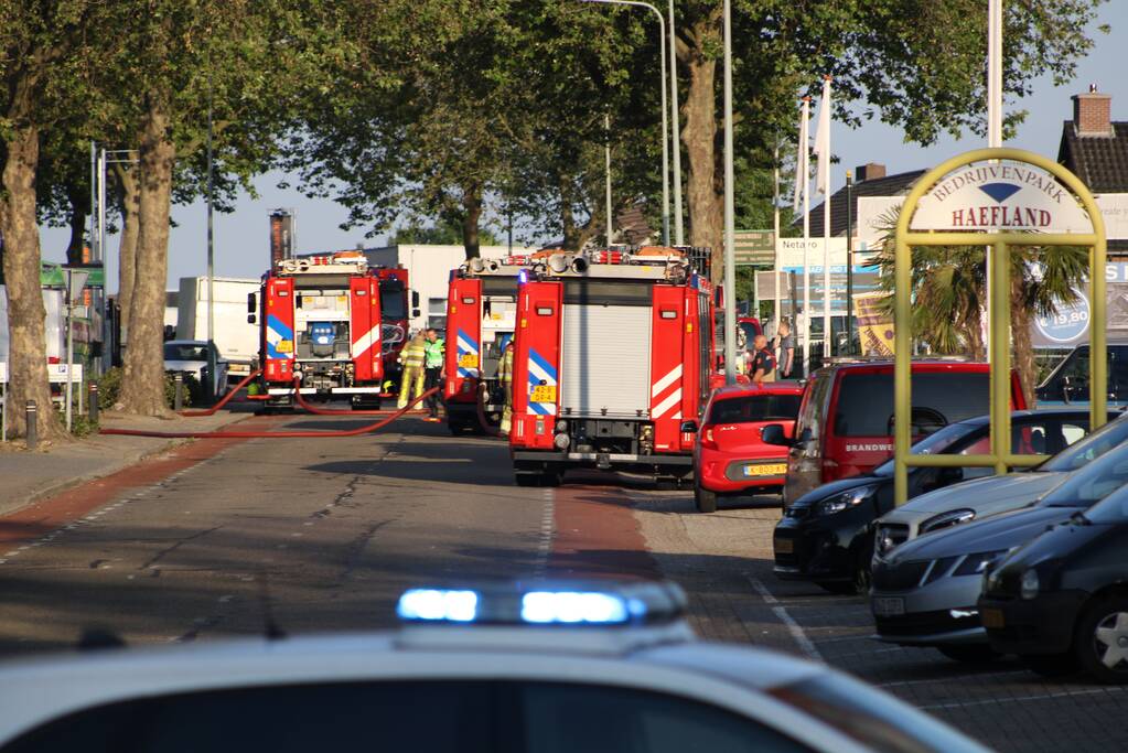 Uitslaand brand in bedrijfspand