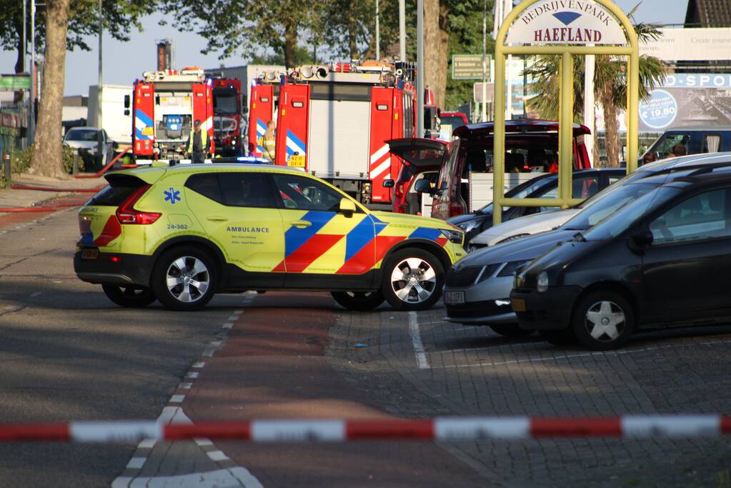 Uitslaand brand in bedrijfspand