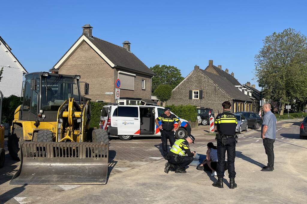 Scooterrijdster gewond na val door losliggend zand