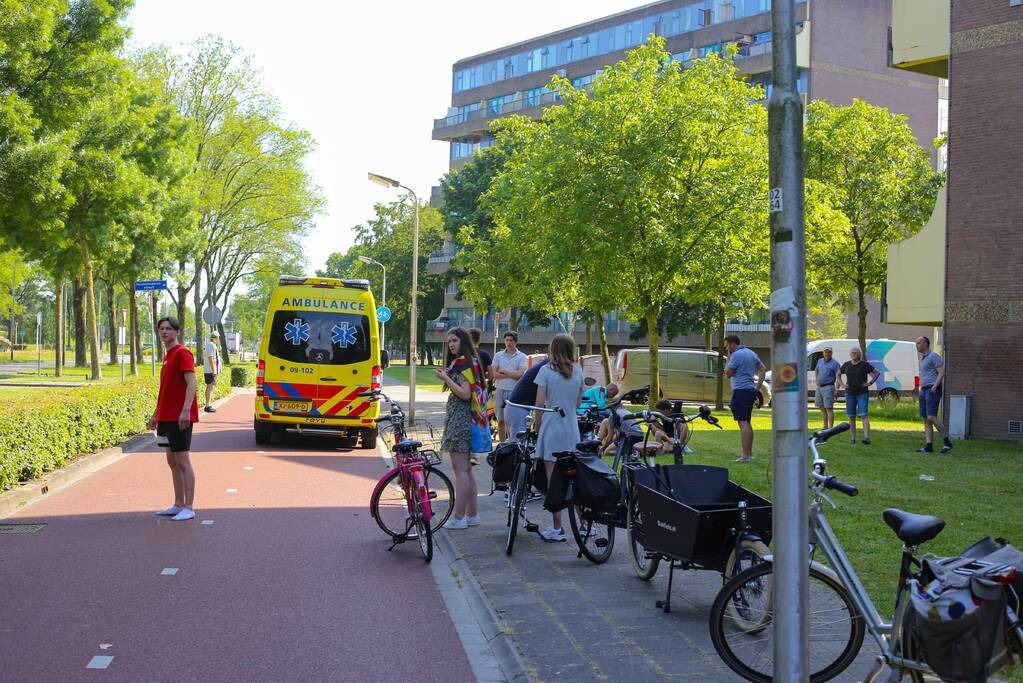 Scooterrijder botst op bakfiets met kinderen