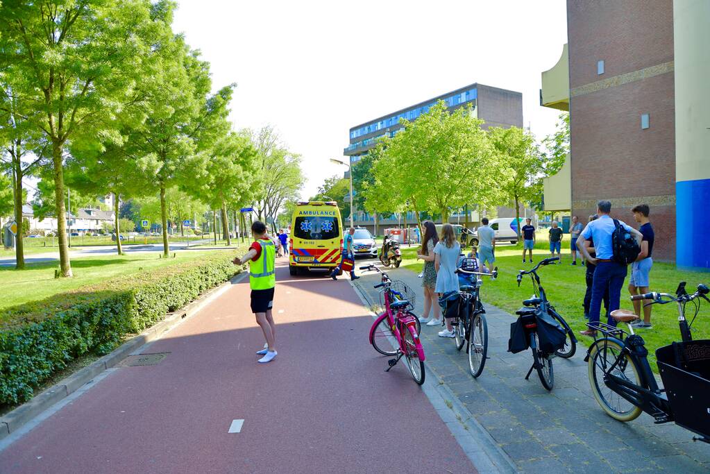 Scooterrijder botst op bakfiets met kinderen