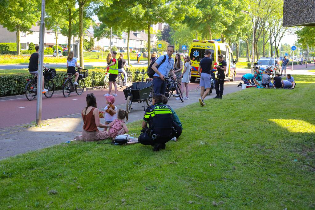 Scooterrijder botst op bakfiets met kinderen