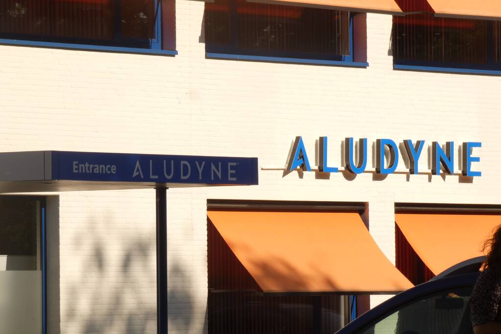 Brand in bedrijf snel onder controle