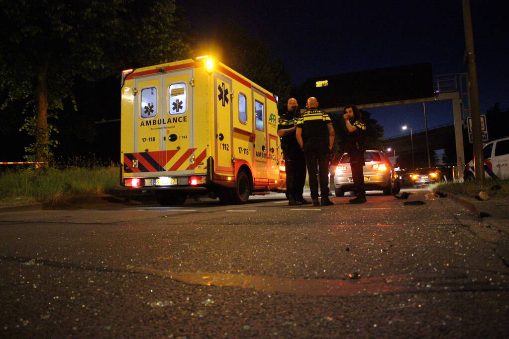 Motorrijder zwaargewond bij botsing met personenauto