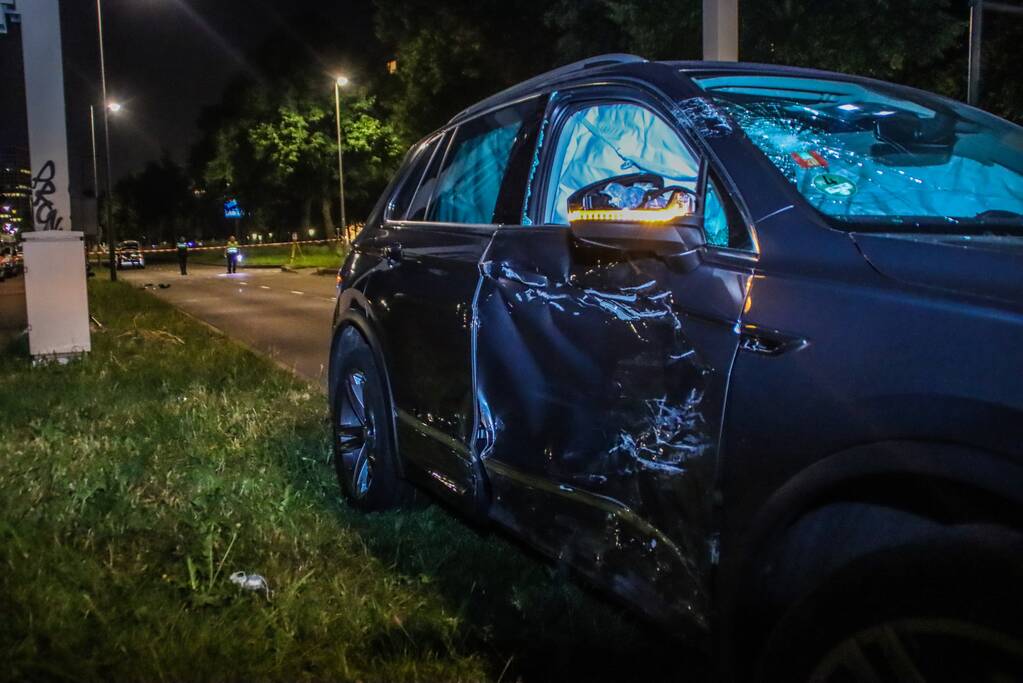 Motorrijder zwaargewond bij botsing met personenauto