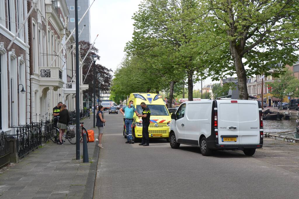 Bezorgfietser gewond bij aanrijding
