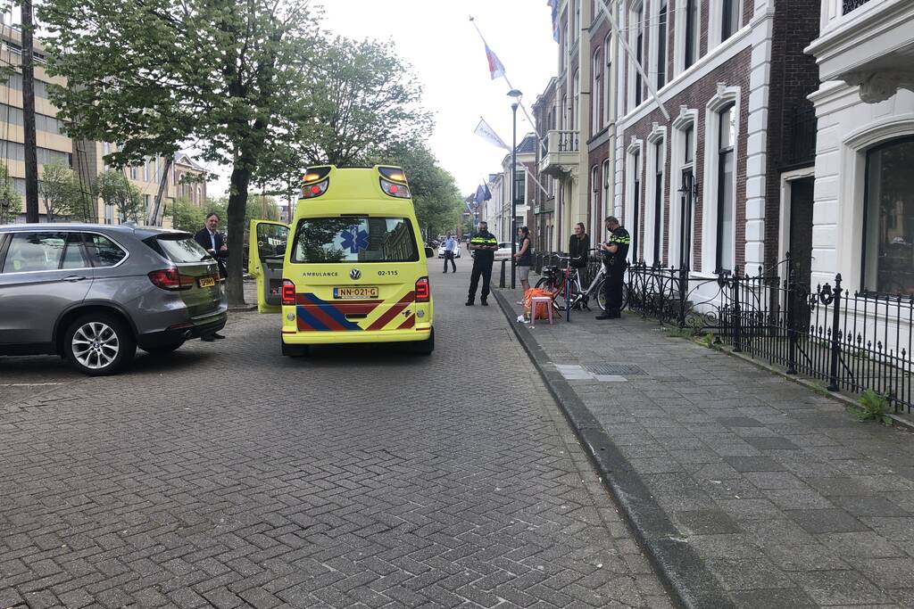Bezorgfietser gewond bij aanrijding