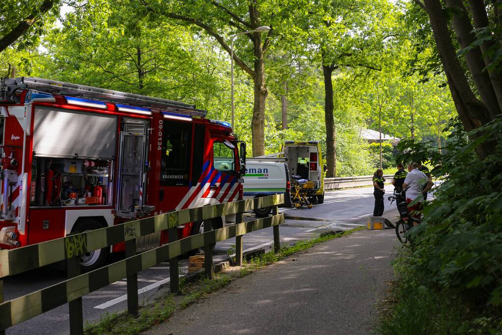 Persoon bekneld in voertuig na ernstig ongeval