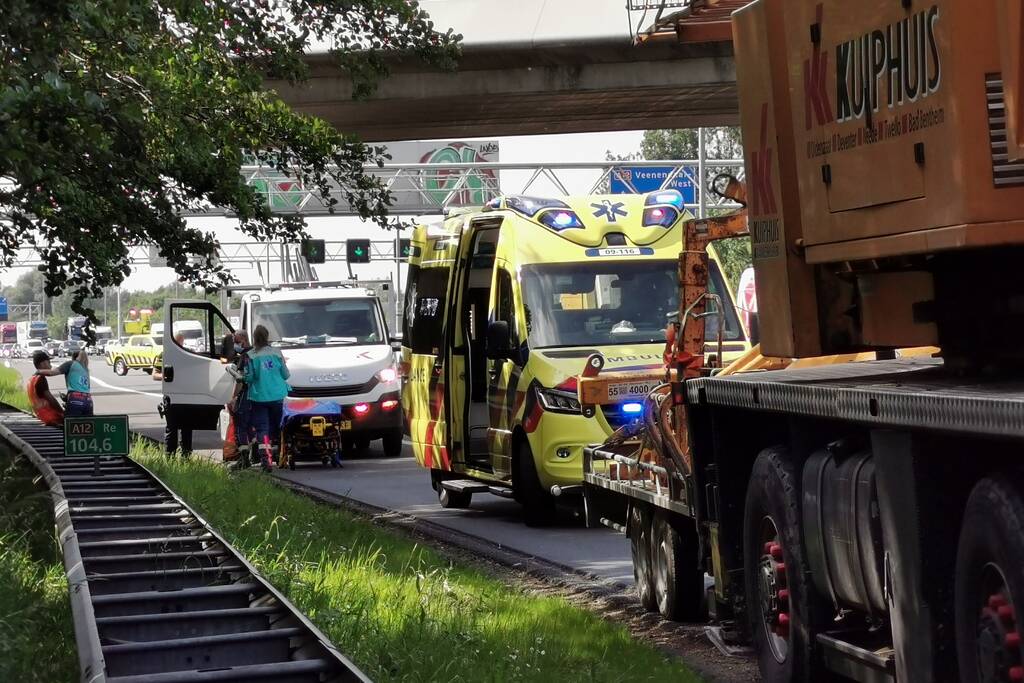 Kraanwagen botst achterop werkverkeervoertuig