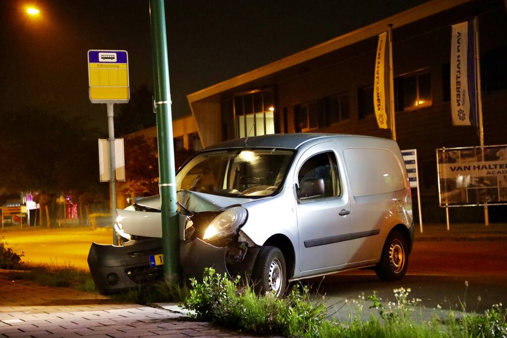 Bestuurder van bestelbus aangehouden na ongeval