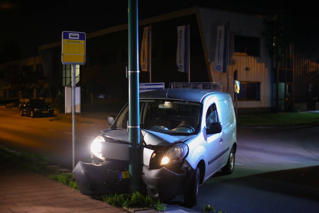 Bestuurder van bestelbus aangehouden na ongeval